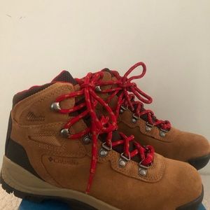 Ladies size 7 Columbia waterproof hiking boots
